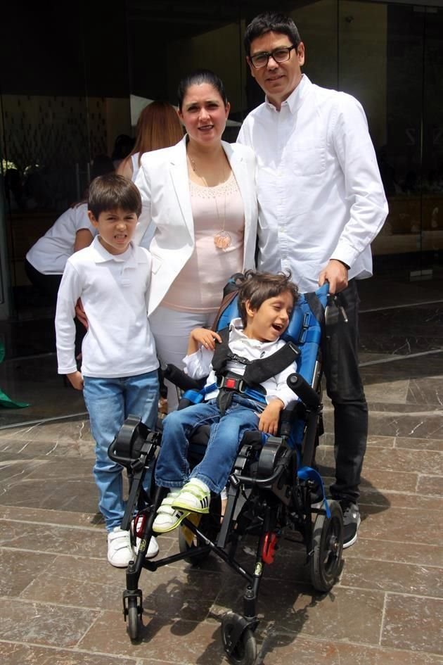 Diego Morales, Gaby Terán, Rubén Morales y Gabriel Morales