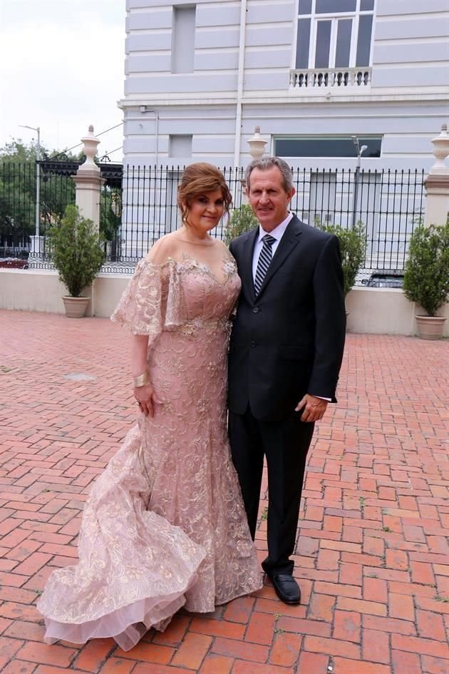 Imelda Herrera y Manuel Izaguirre