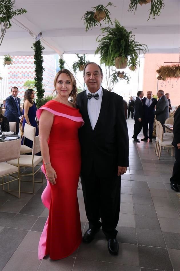 Lisa González de Andonie y Elías Andonie