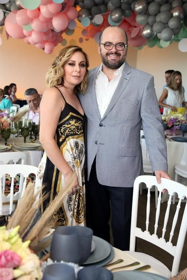 Ceci López de Arias y Carlos Arias.