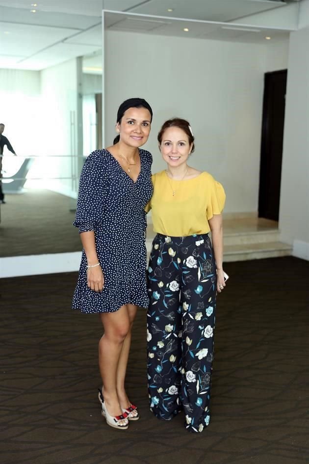 Monica de Martínez y Nancy Reyes