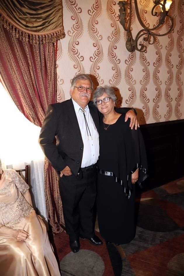 Arturo Garza y Nora Alicia González de Garza