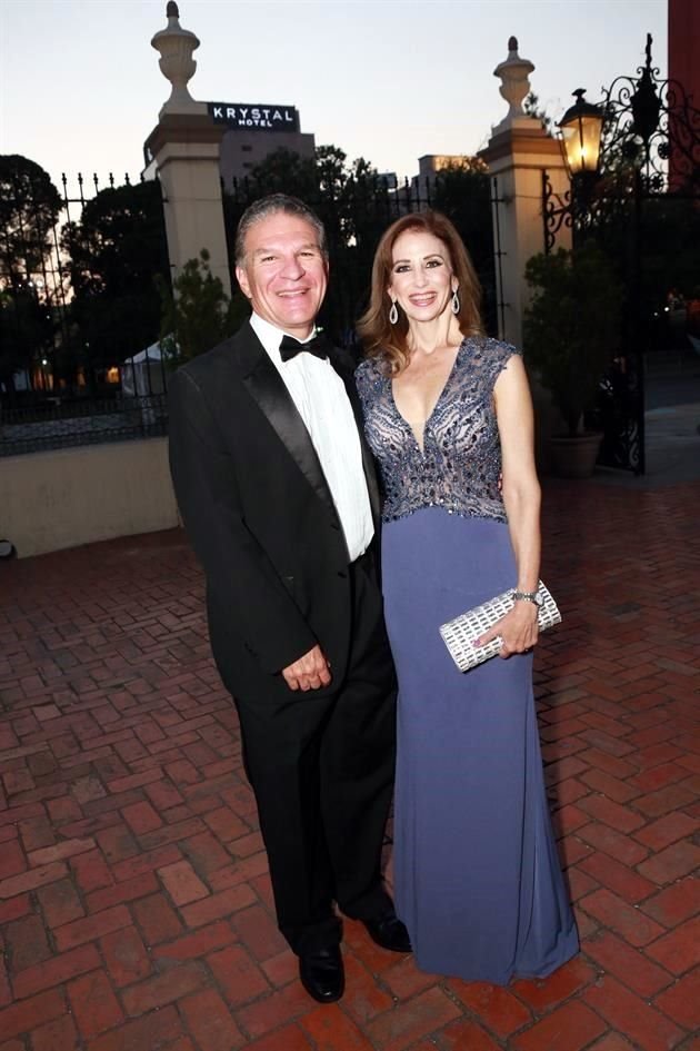 Aurelio Martínez y Gabriela Kalifa de Martínez