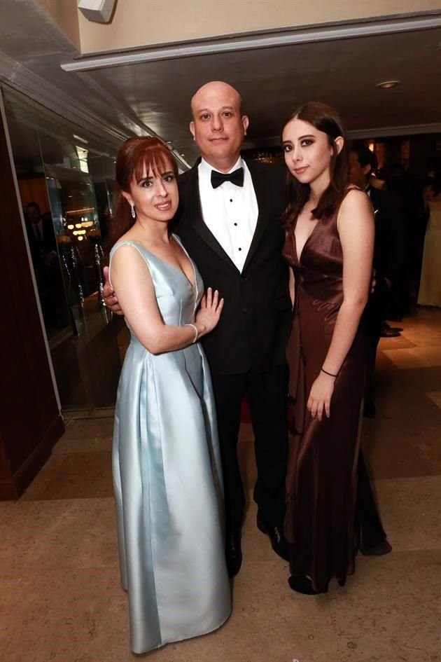 Sandra Ramos, Mario Marroquín y Marcela Marroquín