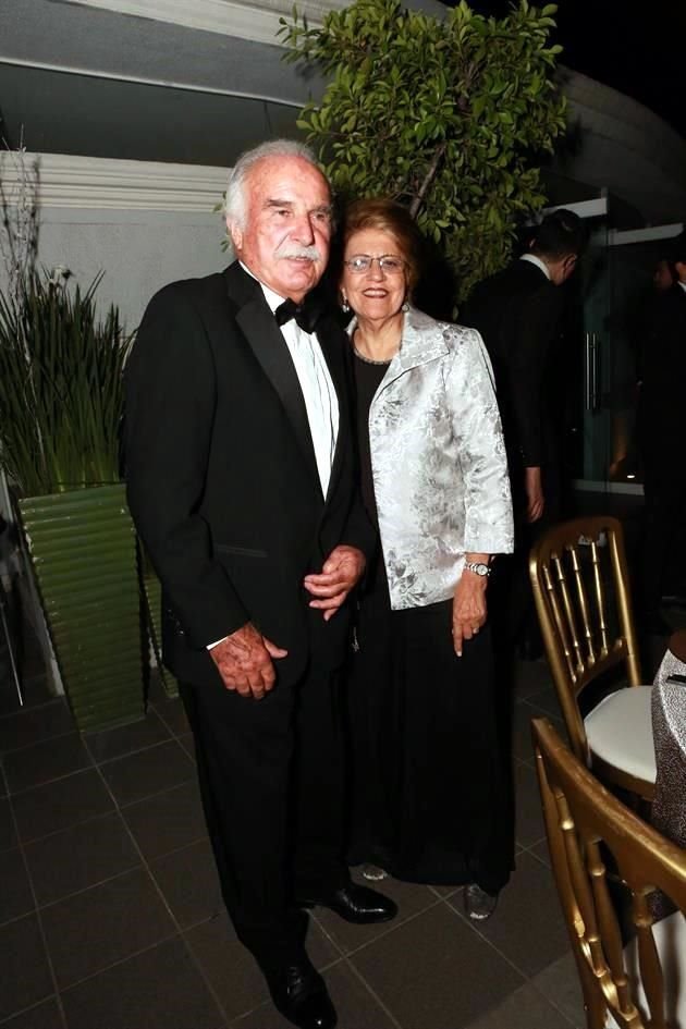 Reynaldo Farías Montemayor y Morena de la Garza de Farías
