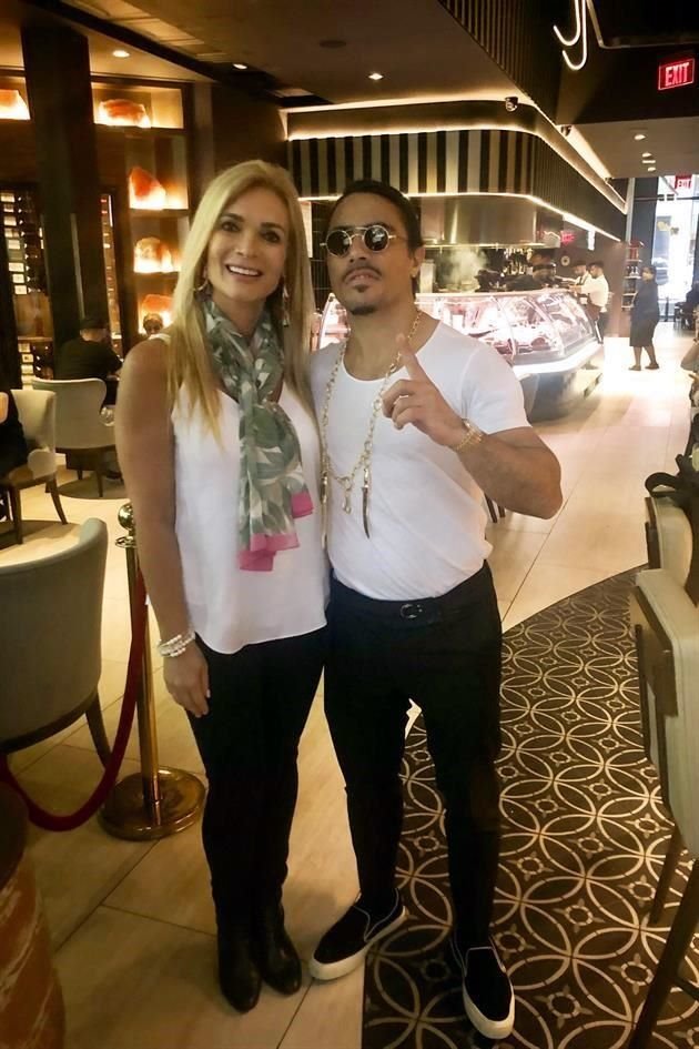 Vero Lepey Cambiaso con el chef turco Nusret Gökçe, mejor conocido como 'Salt Bae'.