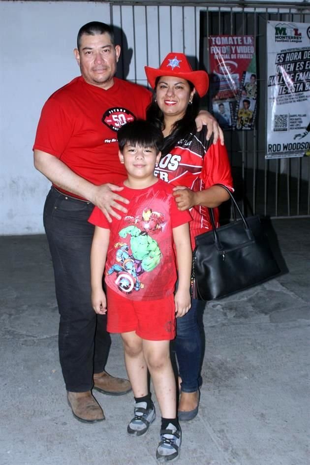 Carlos 'muchungo' Villegas, Mirna López y 'Muchunguito' Villegas