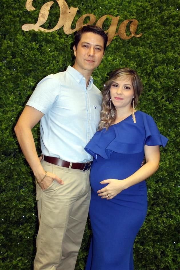 Arnoldo Martínez Guzmán y Monserrat Martínez de Martínez