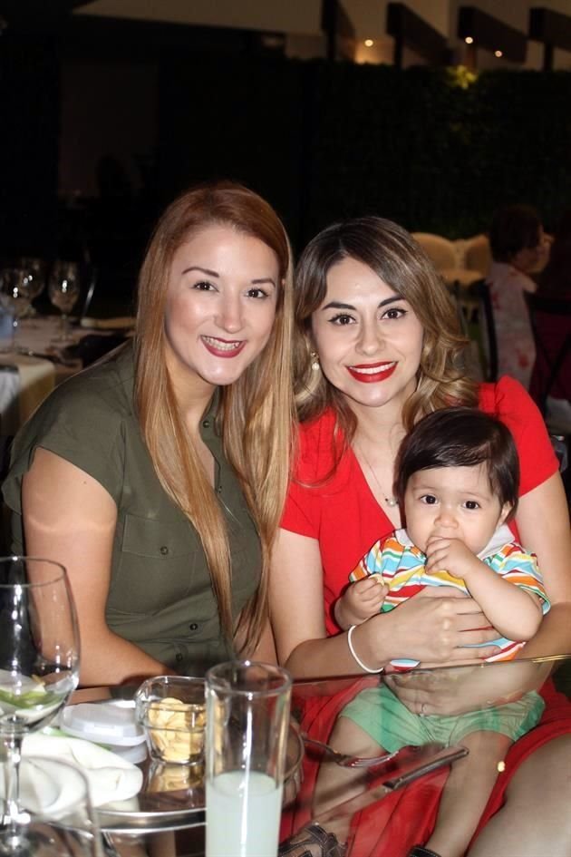 Jéssica Sosa, Melissa Torres y Matías Barrón
