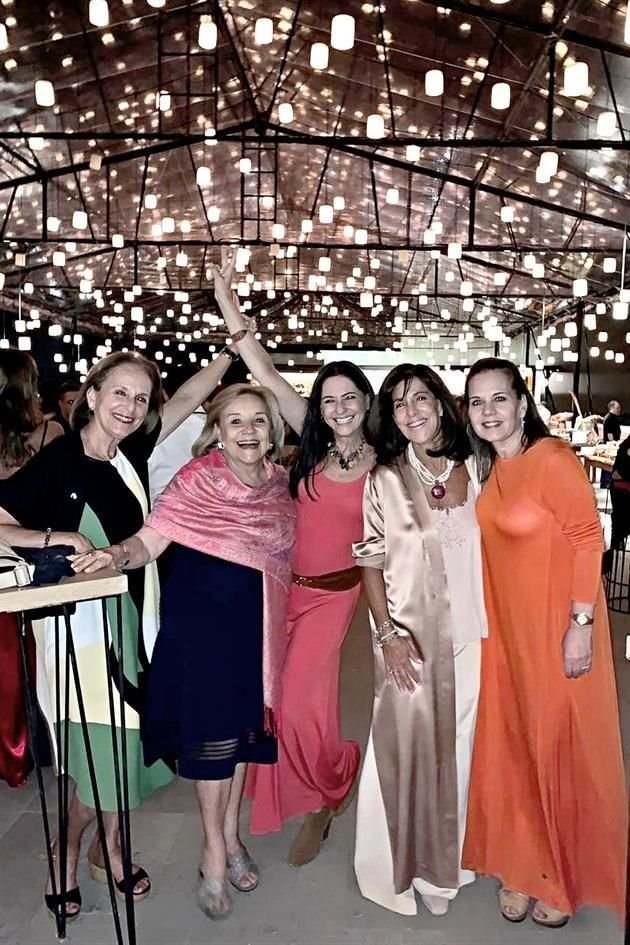 Bibi Zambrano de Coindreau, Muñe Yturria, Becky Sandler, Christine Ancira de Durán y Graciela Bueno