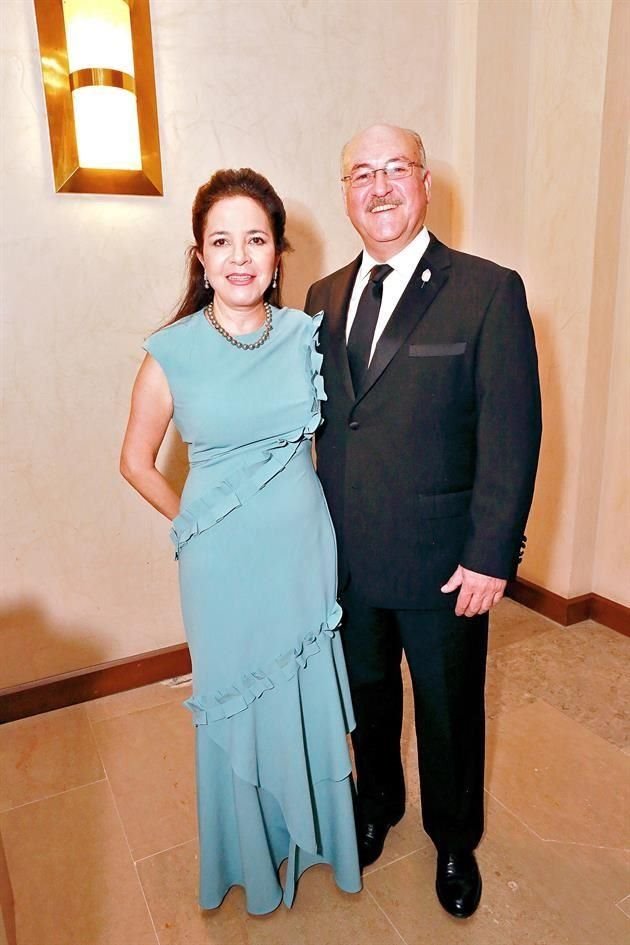 Sonia Ballesteros de Menchaca y Antonio Menchaca