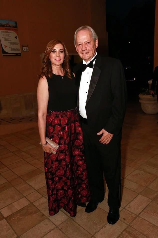 Patricia Peña de Garza y Alejandro Garza