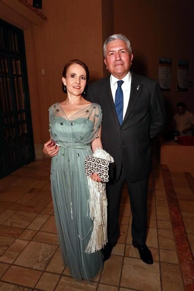 Aída Menchaca y Enrique Elías Calles