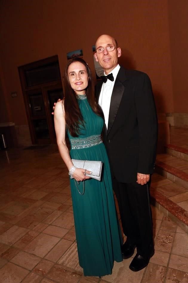 Nora Villarreal de Garza y Gabriel Garza