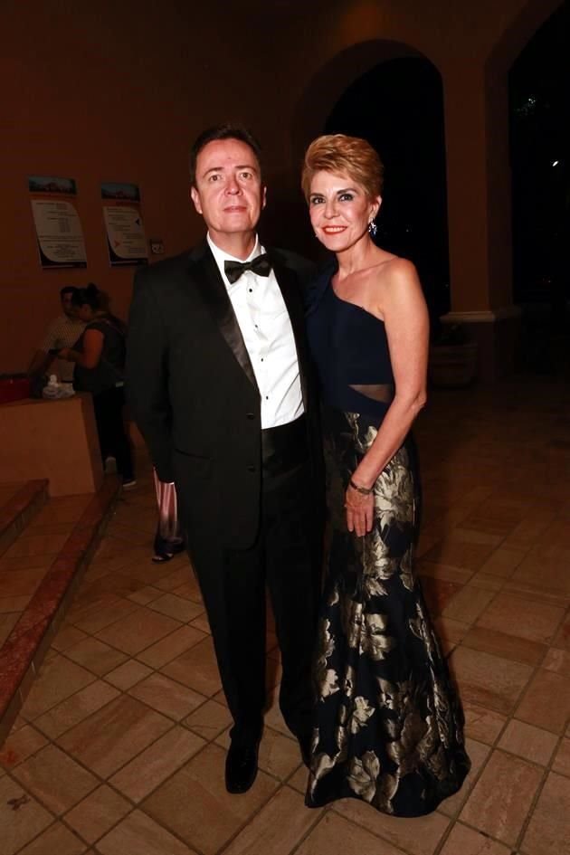 Homero Cantú y Georgina Ponce de Cantú