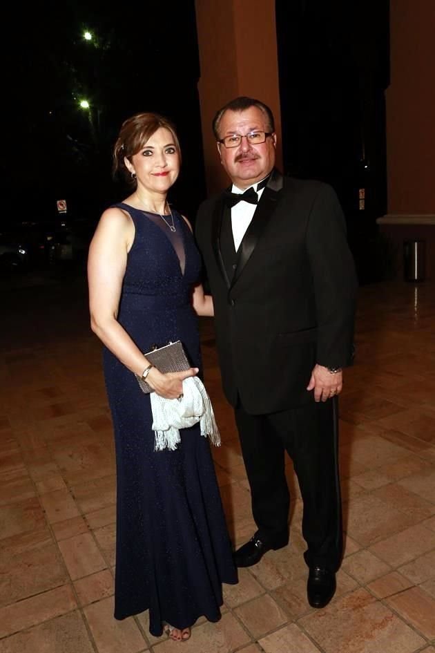 Olinda Sáenz de Garza y Daniel Garza