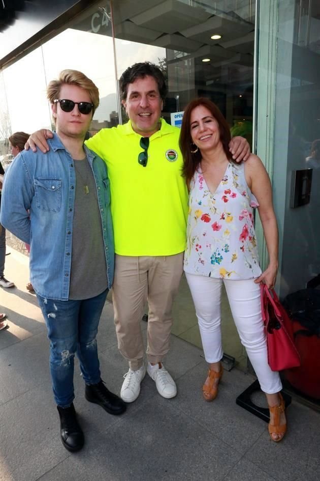 Adrian Maldonado Garza, Alejandro Maldonado y Isabel Garza de Bravo