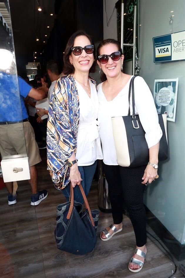 Elsa Blomeyer y Gabriela Carrera