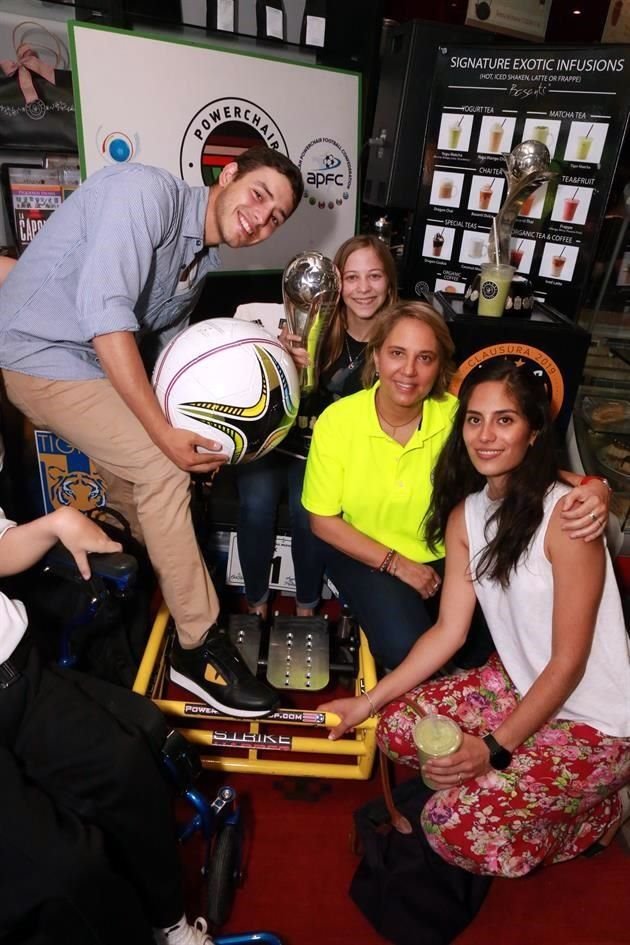 Juan Diego Maldonado,Ana Sofia Garza, Rebeca Garza Bueron y Roberta Yasaki