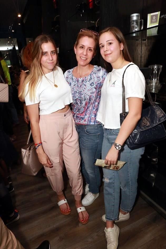 Paola Fernández, Alejandra Castañeda y Ivana Ayala