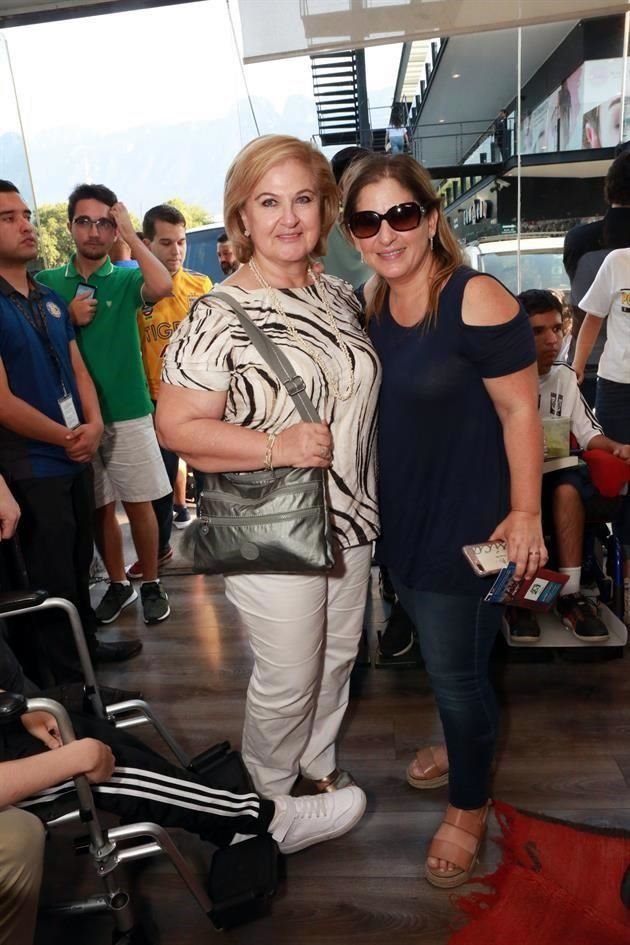 Sonia Kaim de Letayf y Jessica Letayf de Medina