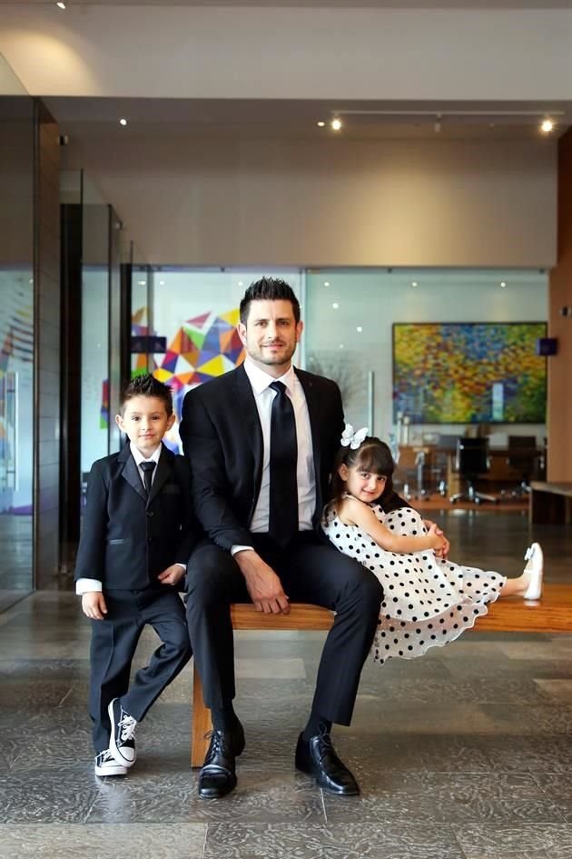 Arturo Ernesto Saucedo Lozano con Patricio Arturo Saucedo Tamez y Alethia Sofía Saucedo Tamez