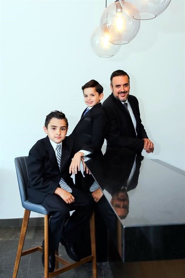 Pedro Haro con Fernando Haro Castillo y Mauricio Haro Castillo