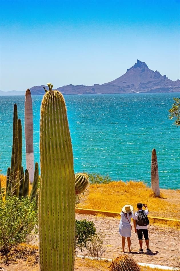 Una postal que reúne desierto, mar y montaña, para muchos es un edén.