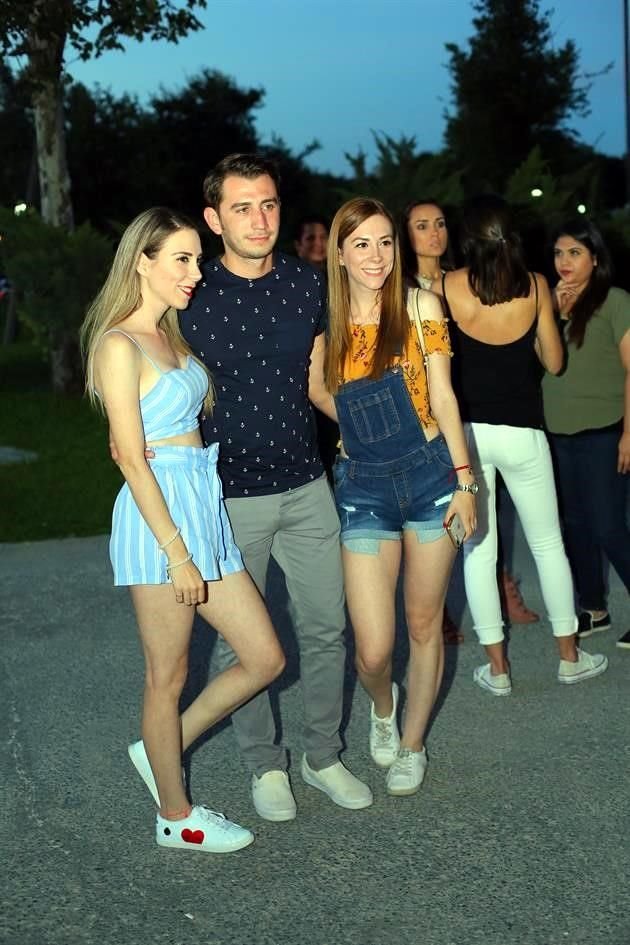 Rosalinda Chapa, Antonio Manzanares y Linda Chapa