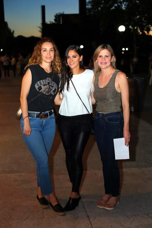 Claudia Hernández de Laborín, Paulina Valdés y Florencia Laborín de Gómez del Campo