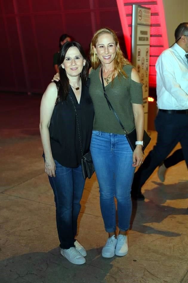 Silvia Torres de Murillo y Jeannine Zambrano de Garay