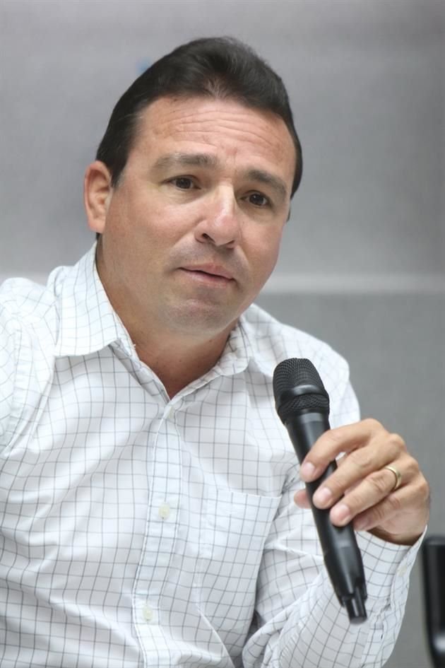 Gerardo Garza, director de Agua y Drenaje durante una rueda de prensa.