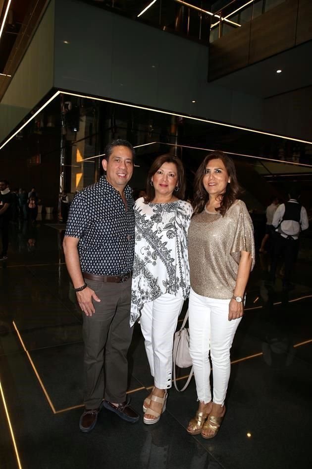 Fernando Montiel, Matilde Sánchez de Montiel y Mireya Sánchez