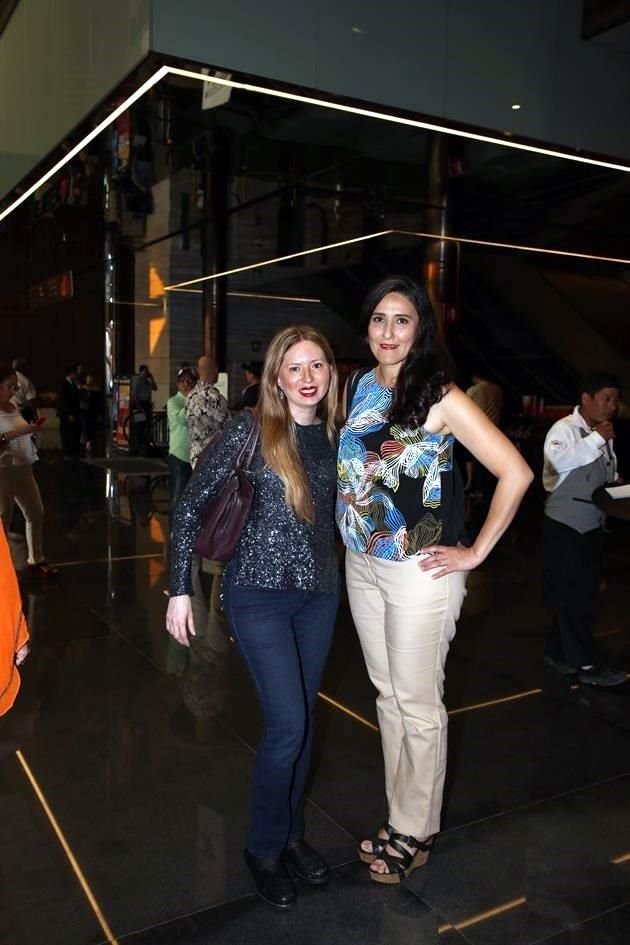 Lily Santos y Olivia Diviaz<br><br>(SILLA)