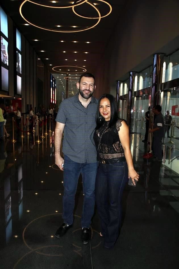 Osvaldo Lozano y Bertha Maldonado<br><br>(CUMBRES)