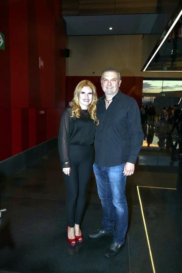 Alma Leticia Ramos de Treviño y Raymundo Treviño<br><br>(CUMBRES)