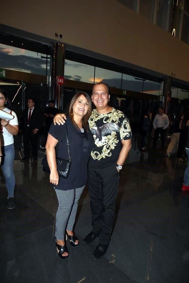 Irma Ayala y César González<br><br>(CUMBRES)
