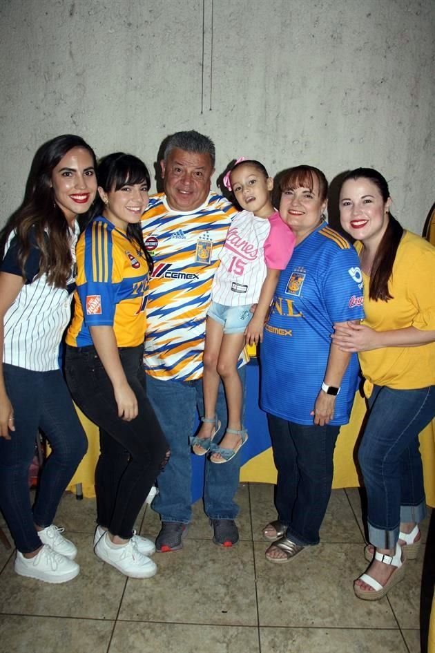 Melody del Real, Ilse del Real, Rodolfo del Real Vega, Lucía Ramírez del Real, Blanca Arcelia Robles del Real y Arcy del Real