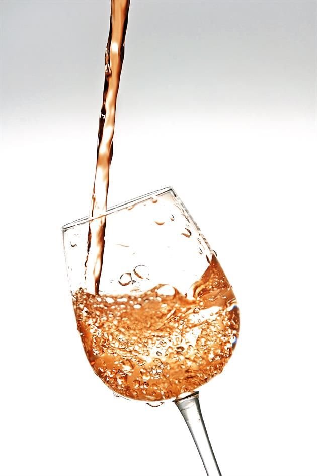 El vino naranja está en boga, pero su método de elaboración es un largo viaje al pasado.