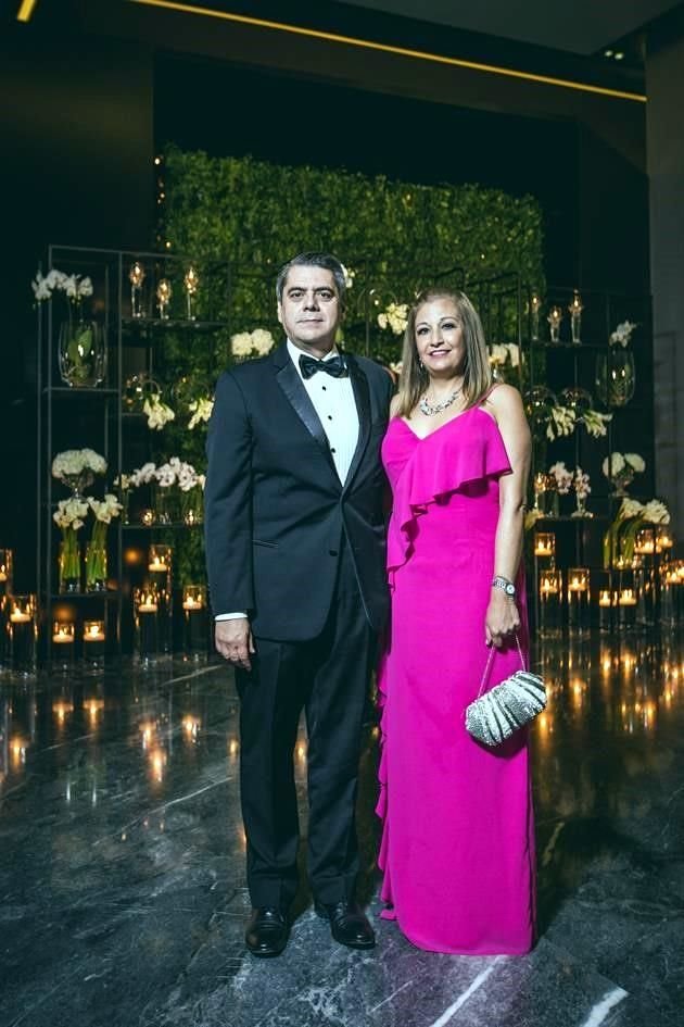 Eduardo Domínguez y Rosy Cantú de Domínguez