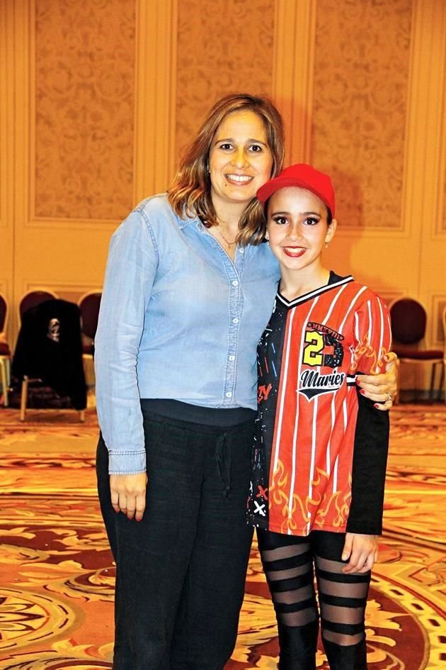 Diana Hernández de Villarreal y Sofía Villarreal Henández
