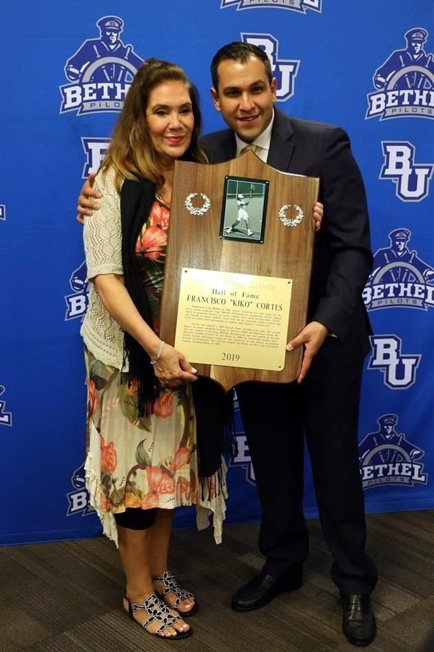 Connie Hinojosa y Francisco Cortés