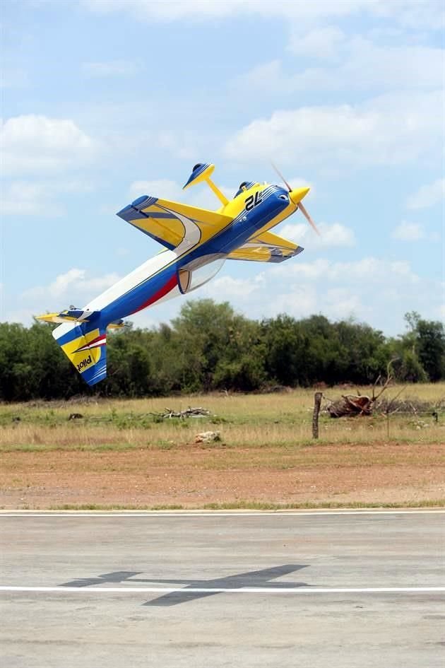 Detalles de aviones a escala