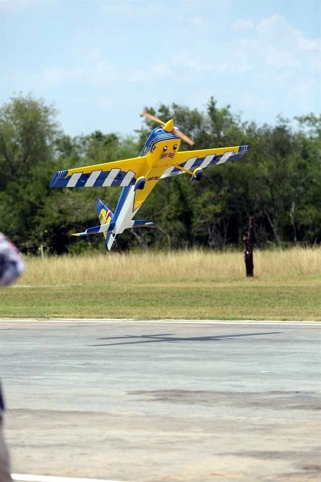 Detalles de aviones a escala