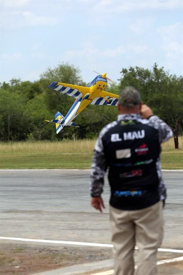 Detalles de aviones a escala