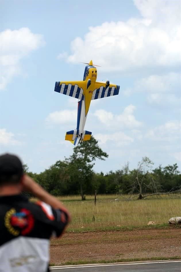 Detalles de aviones a escala