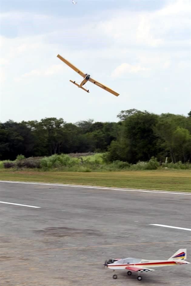 Detalles de aviones a escala