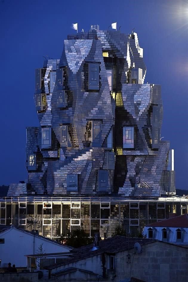 La torre se formará por una base de hormigón y una estructura de acero. 