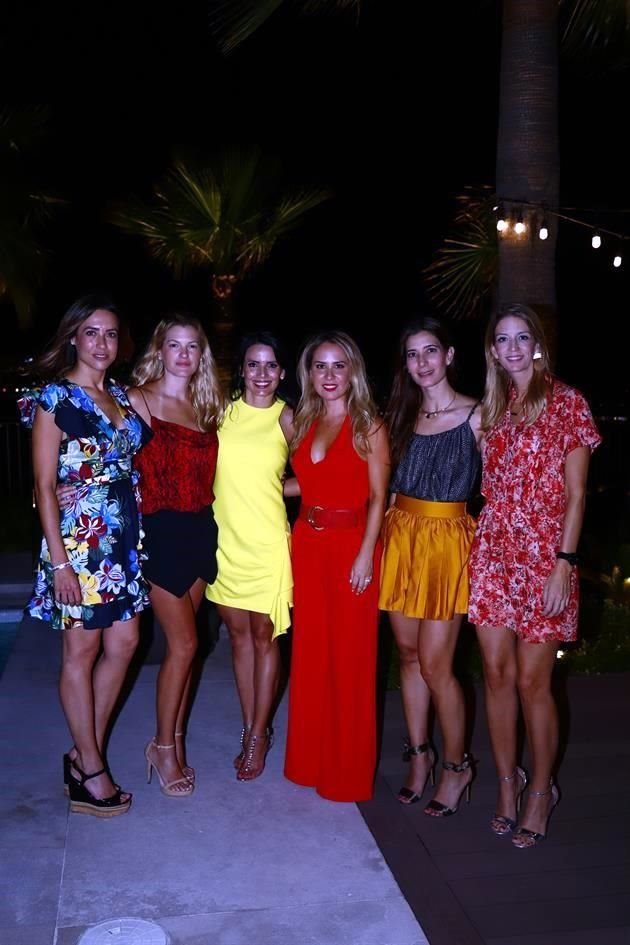 Eugenia de Hoyos, Claudia de la Torre de López, Vicky Zambrano de Yarte, Maya Lobo de Zablah y Bárbara Loberia de Rodríguez