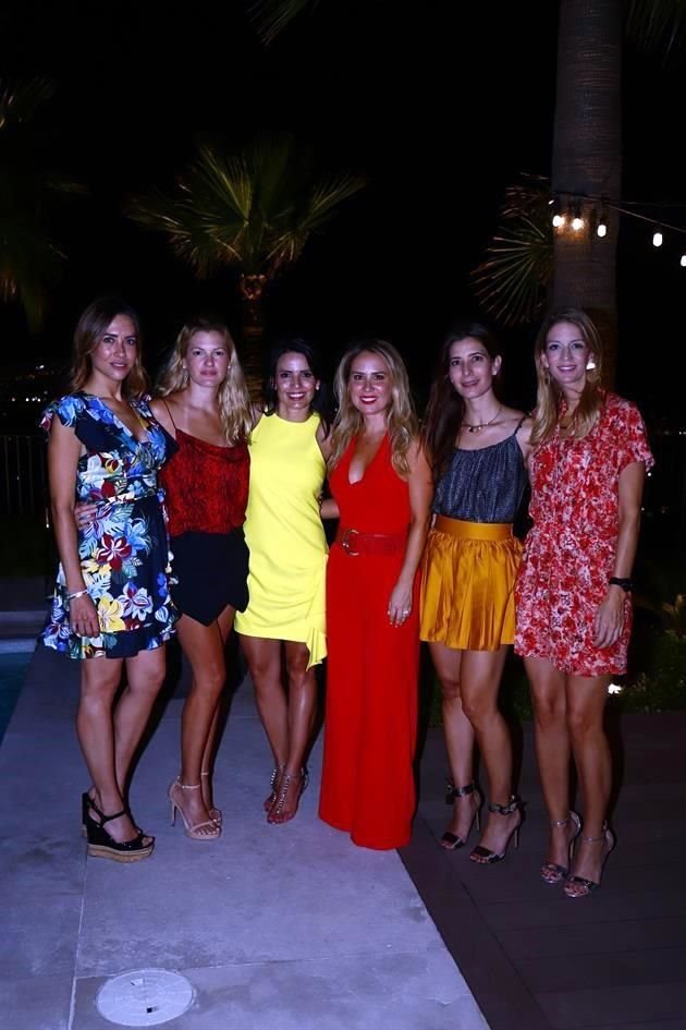 Eugenia de Hoyos, Claudia de la Torre de López, Vicky Zambrano de Yarte, Maya Lobo de Zablah y Bárbara Loberia de Rodríguez
